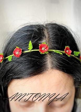 Вінок із квітами червоного маку