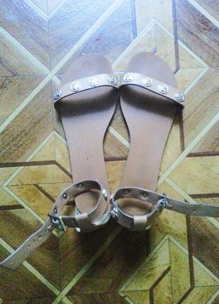 Босоніжки жіночі