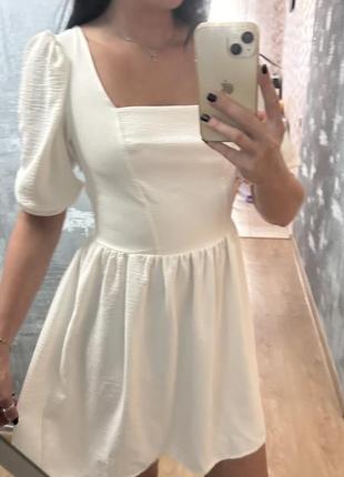 Белое короткое нежное платье