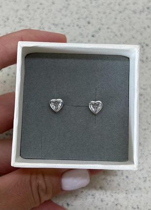 Серебряные серьги гвоздики в форме сердца1 фото