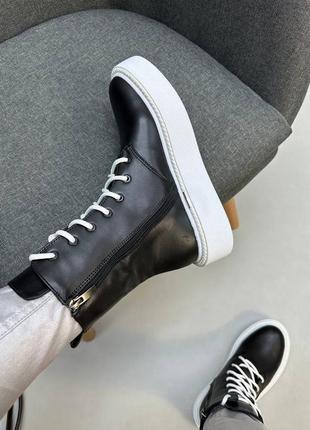 Черные кожаные ботинки на шнуровке берцы на массивной подошве7 фото