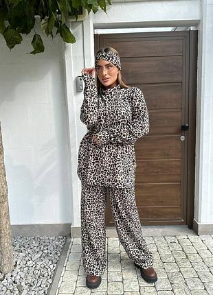 Костюм з пов'язкою
