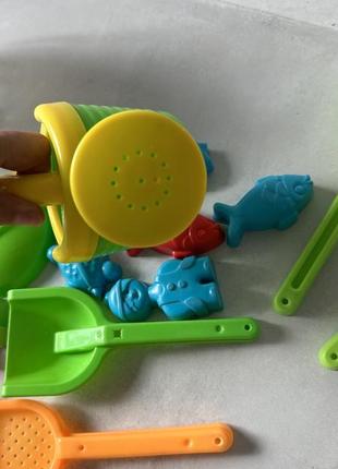 Два набора игрушек для песочницы 10