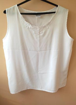 Белая блуза с кружевом, размер 48