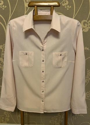 Очень красивая и стильная блузка.