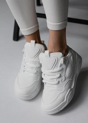 Яркие белые кроссовки - безупречная чистота и стиль в каждом шаге! 👟🤍