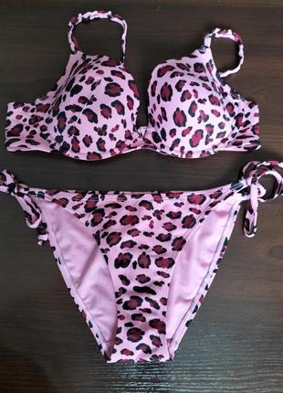 Раздельный купальник розовый коммуфляж hunkemoller.