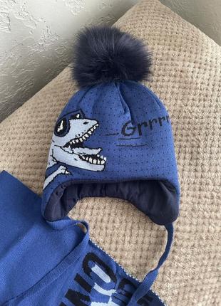Комплект шапка с шарфом набор синяя шапка с помпоном динозавр для мальчика зимняя 46-48 размер2 фото