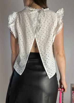 Нежная белоснежная блуза с интересной спинкой из натуральной ткани от турецкого бренда bsl