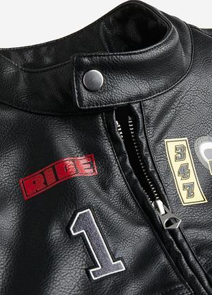 Куртка гонщика з аплікаціями та принтами спереду та на рукавах