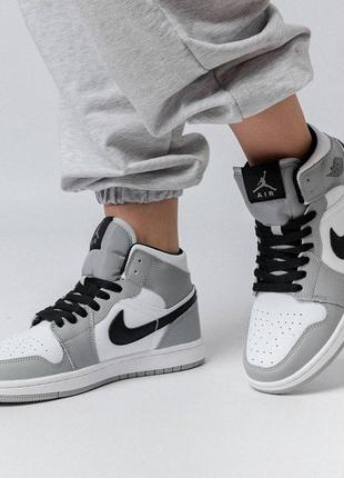 Жіночі кросівки високі nike air jordan 1 retro gray white найк аир джордан серые с белым