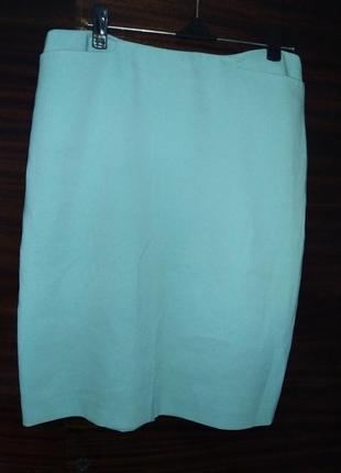 Прямая юбка из воздушной костюмной ткани.