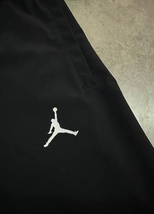 Оригинальные нейлоновые спортивные штаны брюки jordan оригинал чорні спортивні штани jordan оригінал3 фото