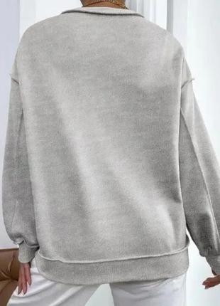 Жіночий ангоровий светр із екстравагантними зовнішніми швами та стильними спущеними плечима (бежевий, сірий)3 фото