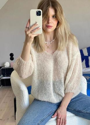Базовий светр в молочному кольорі2 фото