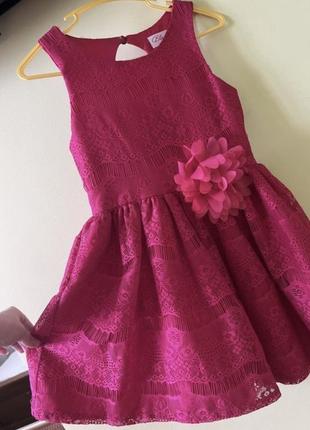 Нарядное платье розовое цветок кружевное 122-128