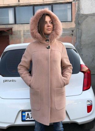 Зимнее женское персиковое шерстяное пальто-парка с натуральным мехом на утеплителе