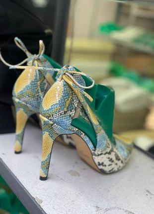 Эксклюзивные туфли из итальянской кожи и замши женские на каблуке заколке рептилия10 фото