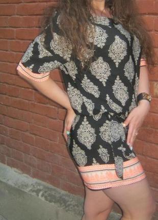 Крутое стильное короткое французское свободное просторное платье с вензелями в орнамент под пояс з-м.