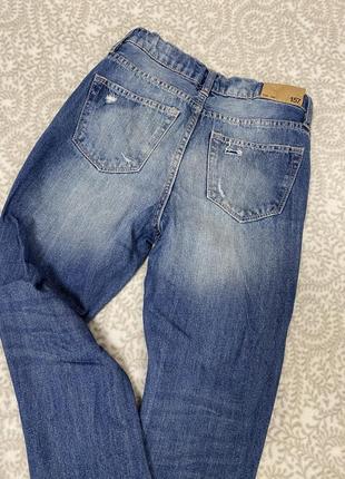 Брендовые джинсы на мальчика с разрезами4 фото