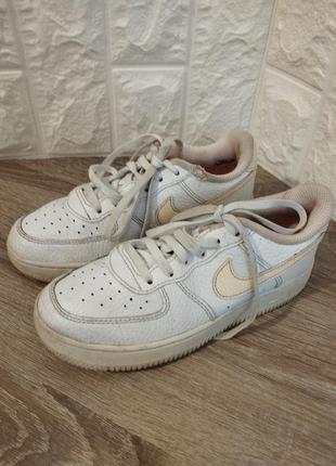 Кроссовки фирмы nike