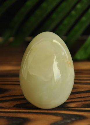 Яйце з натурального каменю онікс з підставкою, 6.5 см