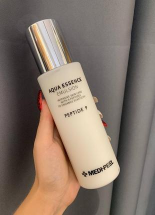Зволожуюча емульсія з пептидами medi-peel peptide 9 aqua essence emulsion 250 ml2 фото