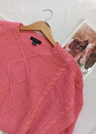 Объемный розовый укороченный свитер с косами2 фото