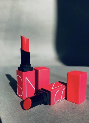 Nars powermatte long-lasting lipstick матовая стойкая красная помада оттенок dragon girl 132