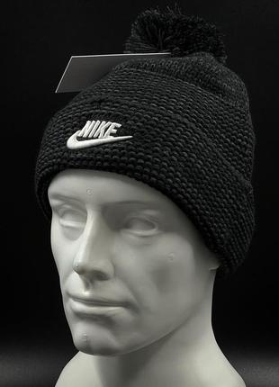 Оригинальная черная шапка с помпоном nike sportswear cuffed pom da2022 010