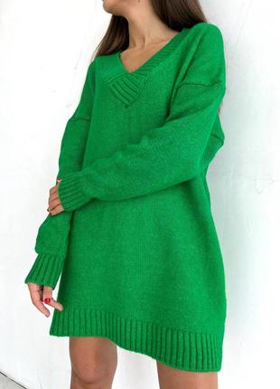 Свитер туника платье вязаный тёплый свободный оверсайз длинный с вырезом декольте зелёный чёрный голубой розовый малиновый белый молочный3 фото