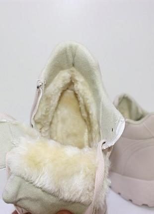 Женские зимние теплые ботинки на шнуровке и высокой подошве7 фото