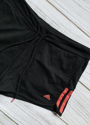 Женские короткие шорты adidas с лампасами3 фото