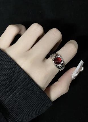 Кольцо с красным камнем y2k1 фото
