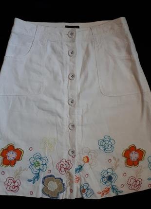 Белая льняная юбка с аппликацией next ( размер 38)1 фото