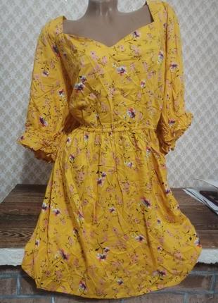 Платье в актуальный цветочный принт1 фото