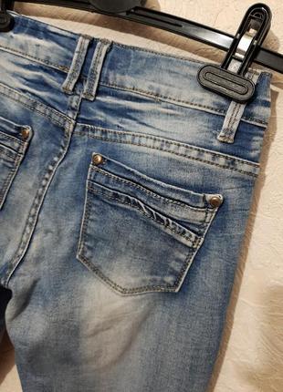 Emma италия стильные джинсы синие с дырами потрёпанные женские7 фото