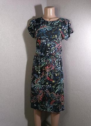 Платье миди черная с цветочным травянистым принтом1 фото