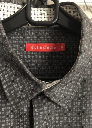 Серая с принтом мужская стильная рубашка ostin. размер м3 фото