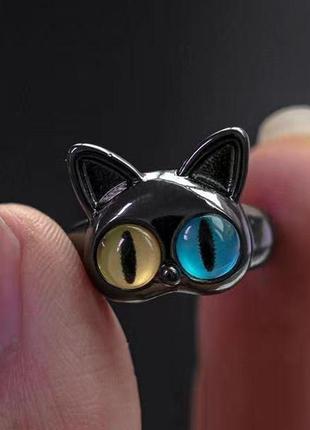 Кольцо черный кот с разными глазами