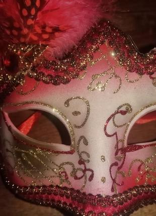 Карнавальная маска с перьями2 фото