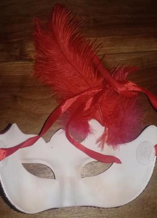 Карнавальная маска с перьями4 фото