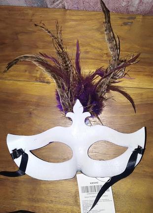 Карнавальная маска с перьями2 фото