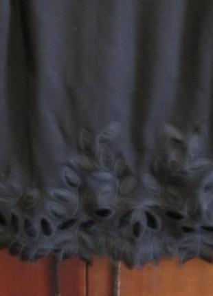 Симпатичное платье h&m размер xs-s с вышивкой по низу и на рукавах2 фото