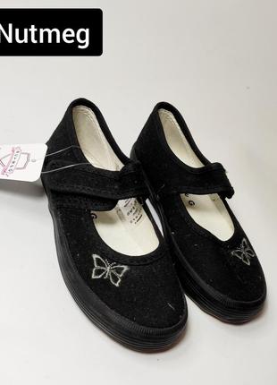 Мокасины на девочку туфли/тапочки черного цвета от бренда nutmeg 25(26)