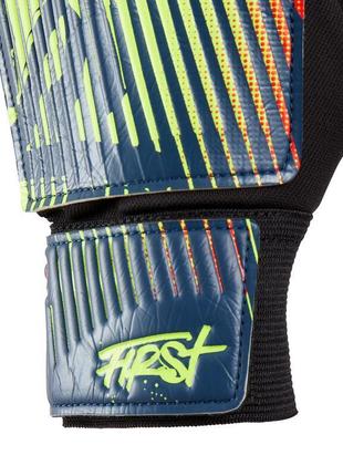 Детские вратарские футбольные перчатки размер 4 kipsta first разноцветный