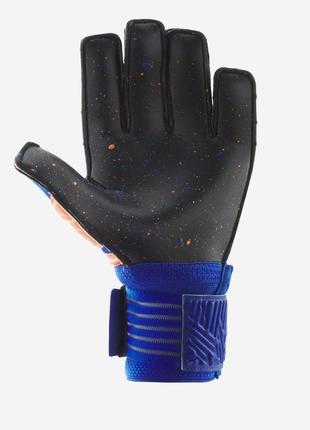 Детские вратарские футбольные перчатки размер 4 kipsta viralto красно-синий