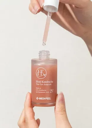 Сироватка для зволоження, живлення й освітлення шкіри medi-peel hyal kombucha tea-tox ampoule 50 мл1 фото