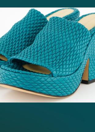 Bottega veneta кожаные босоножки на каблуке1 фото