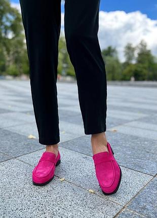 Классические замшевые лоферы фуксия